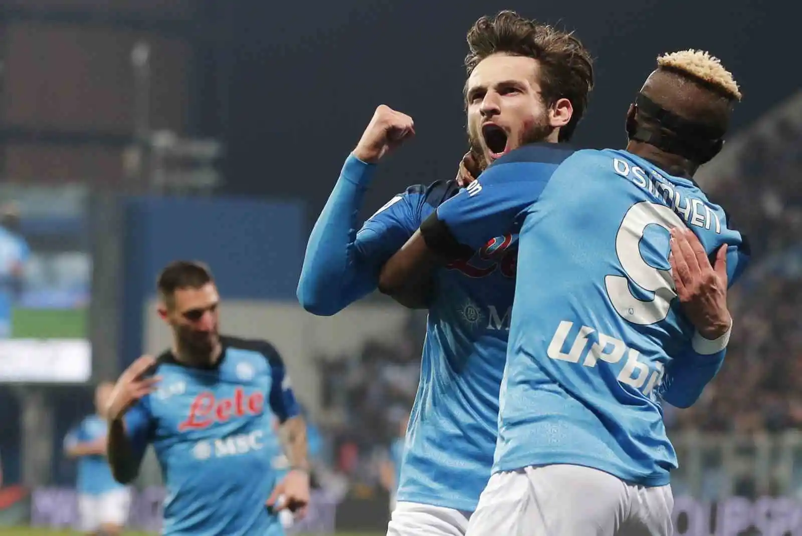 Osimhen ve Kvaratskhelia Napoli'yi sırtlıyor