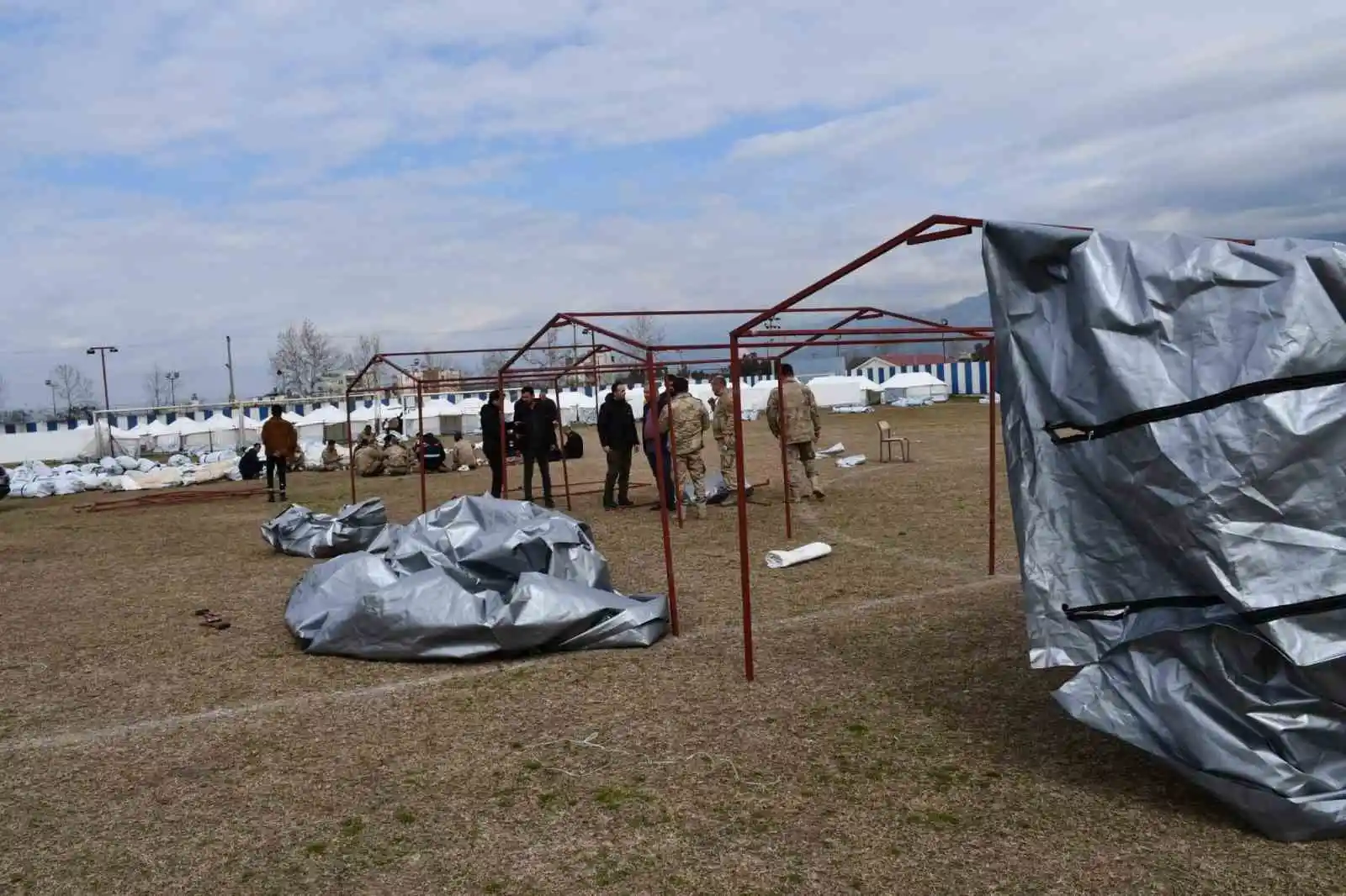 Payas ilçe stadyumuna afetzedeler için çadır kent kuruluyor
