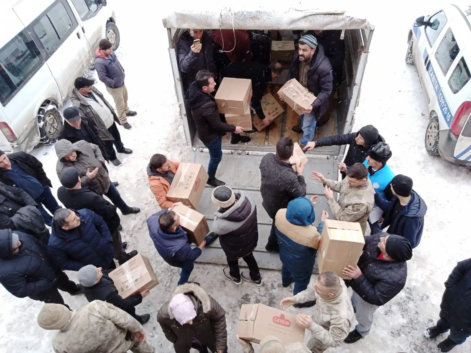 Posof'tan depremzedelere yardım eli