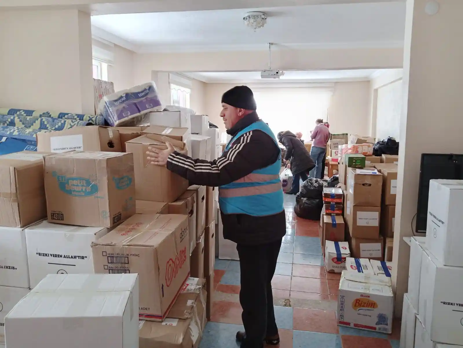 Posof’tan depremzedelere yardım eli