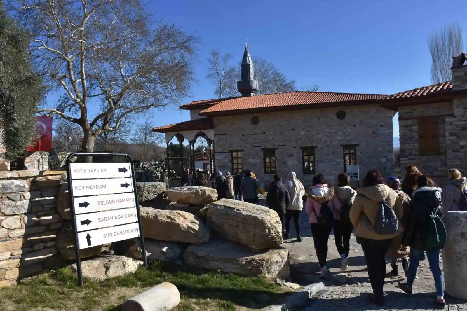 Psikolojik Kampının dördüncü gününde Stratonikeia Antik Kentini gezdiler
