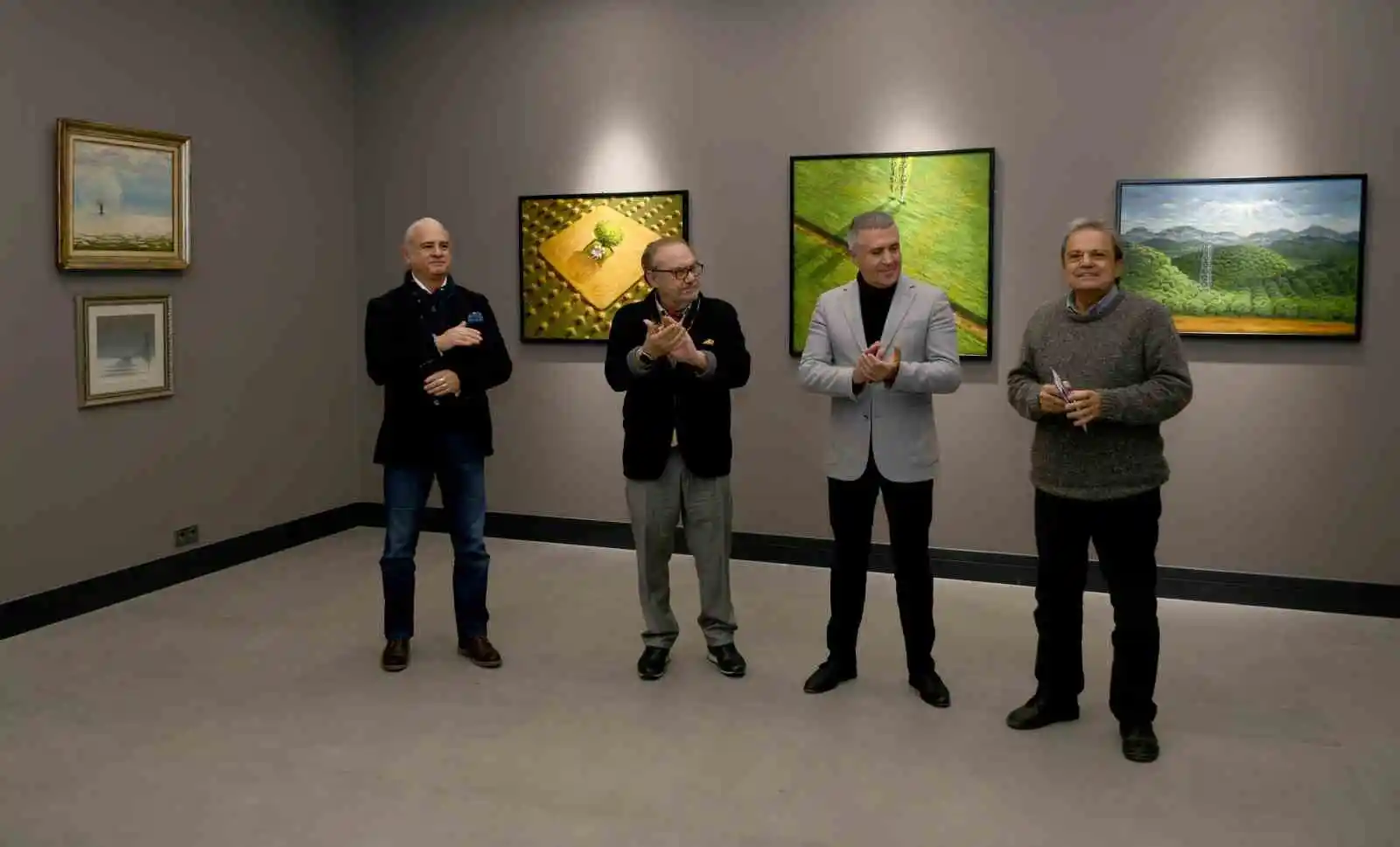 Ressam Gökçebağ'ın 'Geçmiş Uzun Sürer' isimli resim sergisi Ada Modern'de açıldı