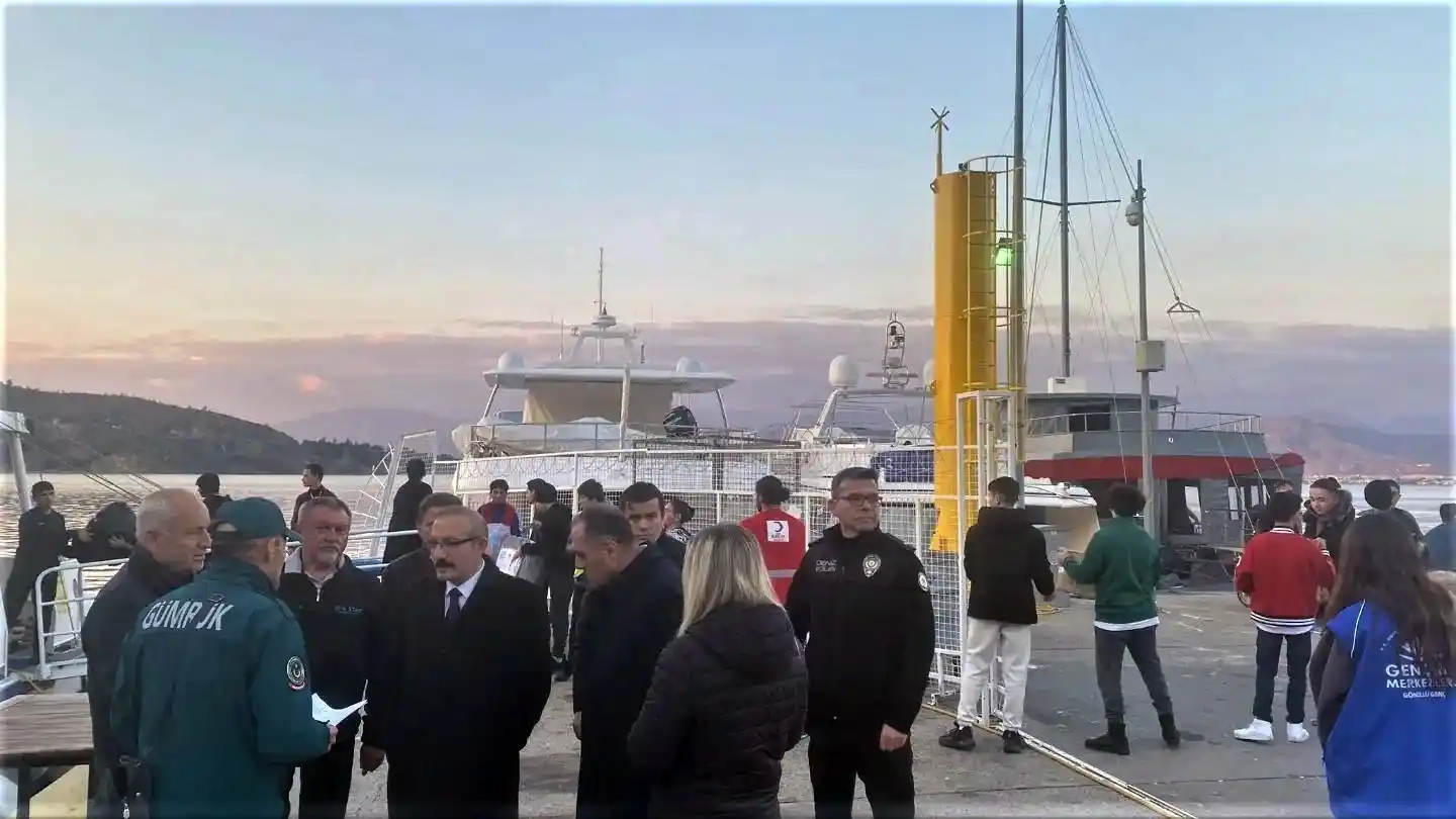 Rodos Adası’ndan gönderilen yardımları Kaymakam Karaman karşıladı