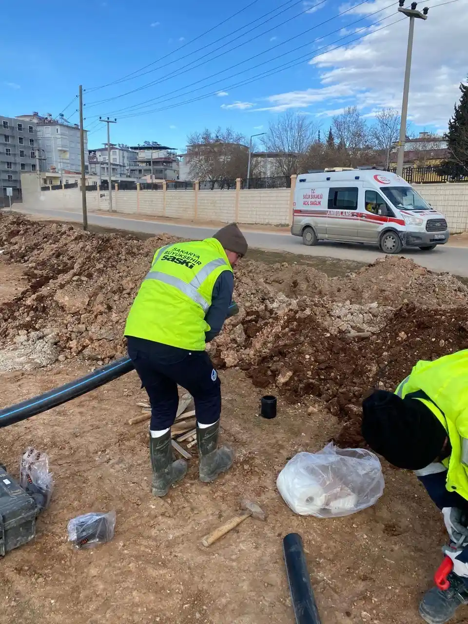 Sakarya Büyükşehir ekipleri depremzedeler için aralıksız çalışıyor