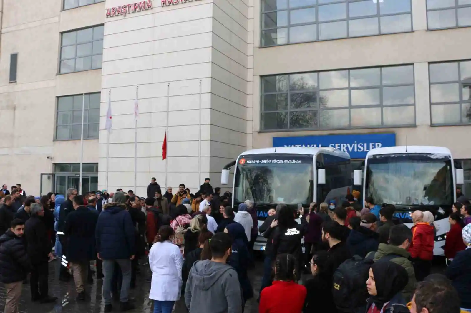 Sakarya'dan deprem bölgesine 160 kişilik sağlık ordusu
