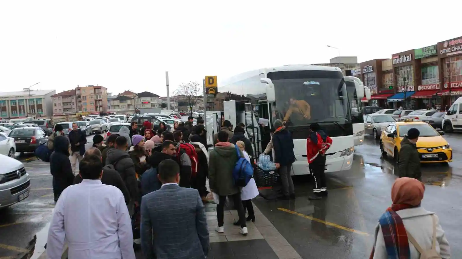 Sakarya’dan deprem bölgesine 160 kişilik sağlık ordusu