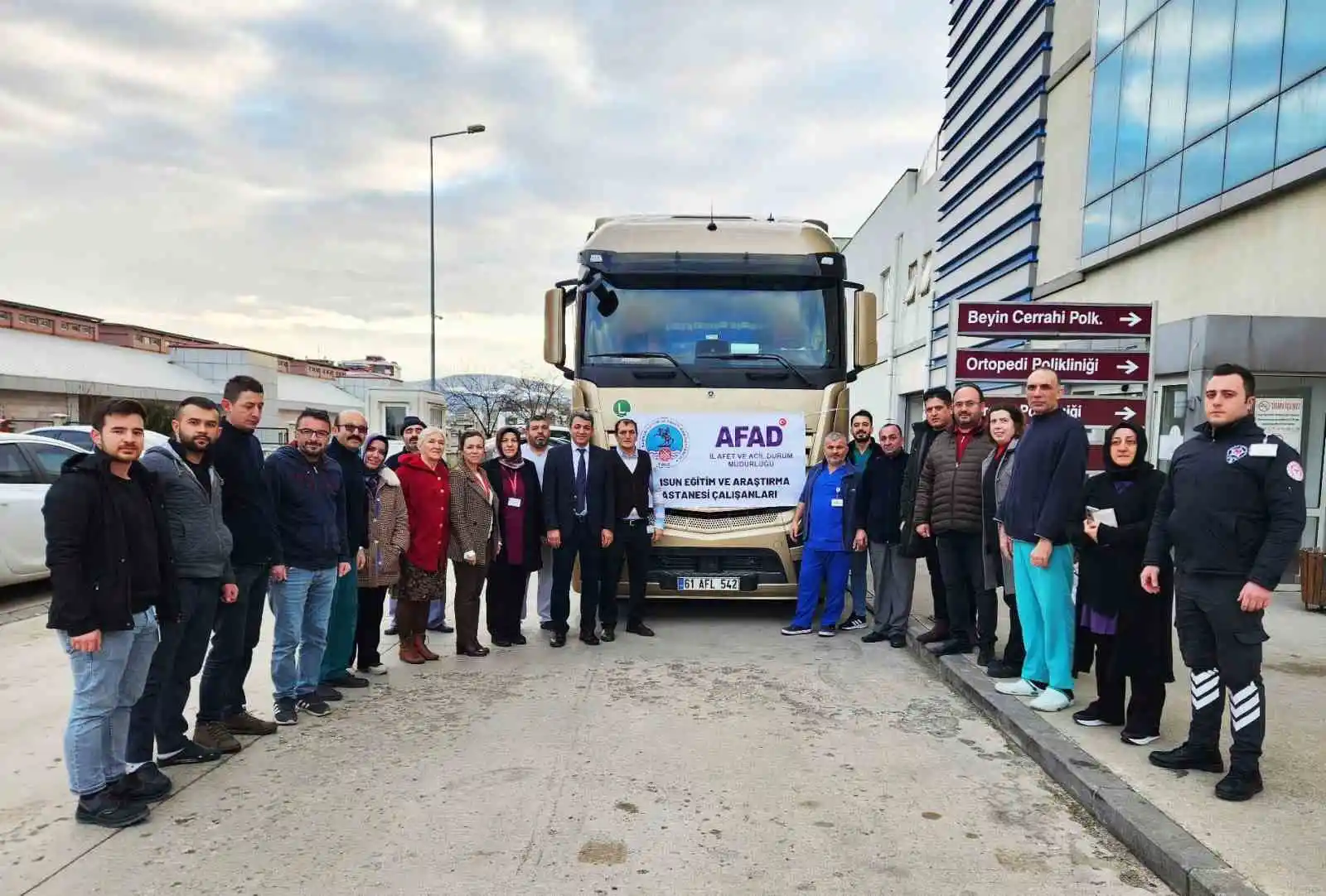 Samsunlu sağlıkçılar deprem bölgesinde yara sardı
