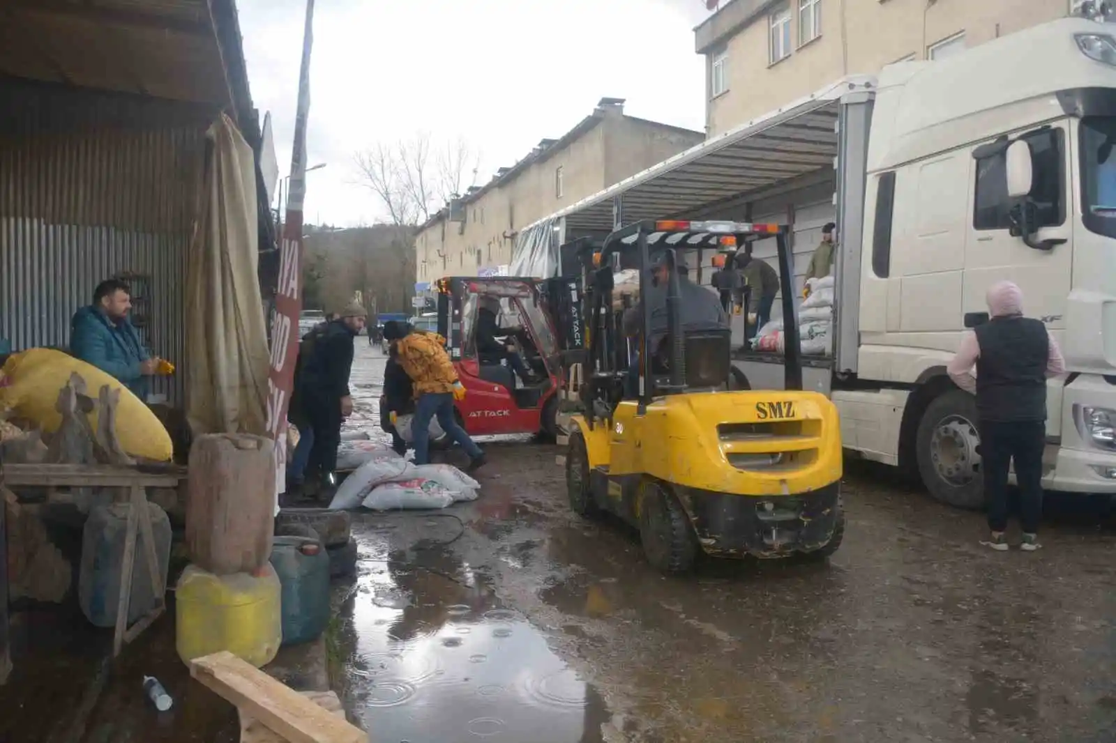 Sanayi esnafından depremzedelere destek