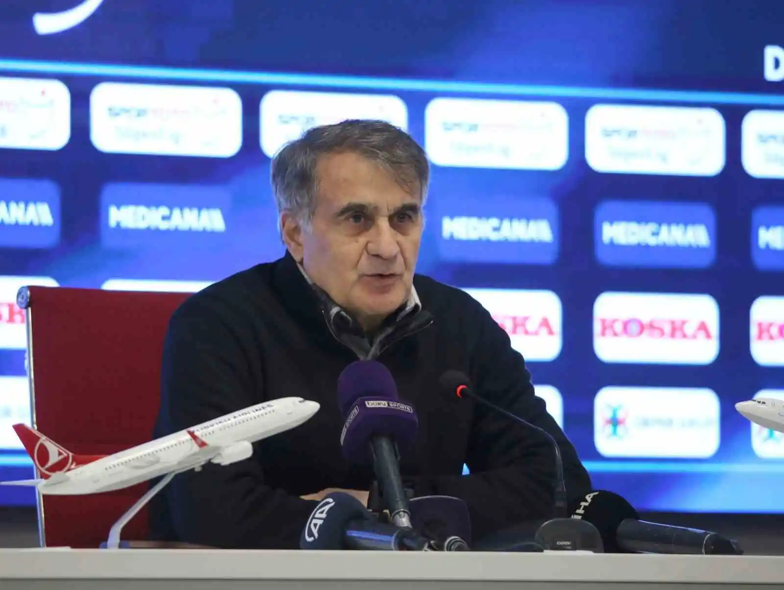 Şenol Güneş: “Şampiyonluk yarışında büyük yara aldık”