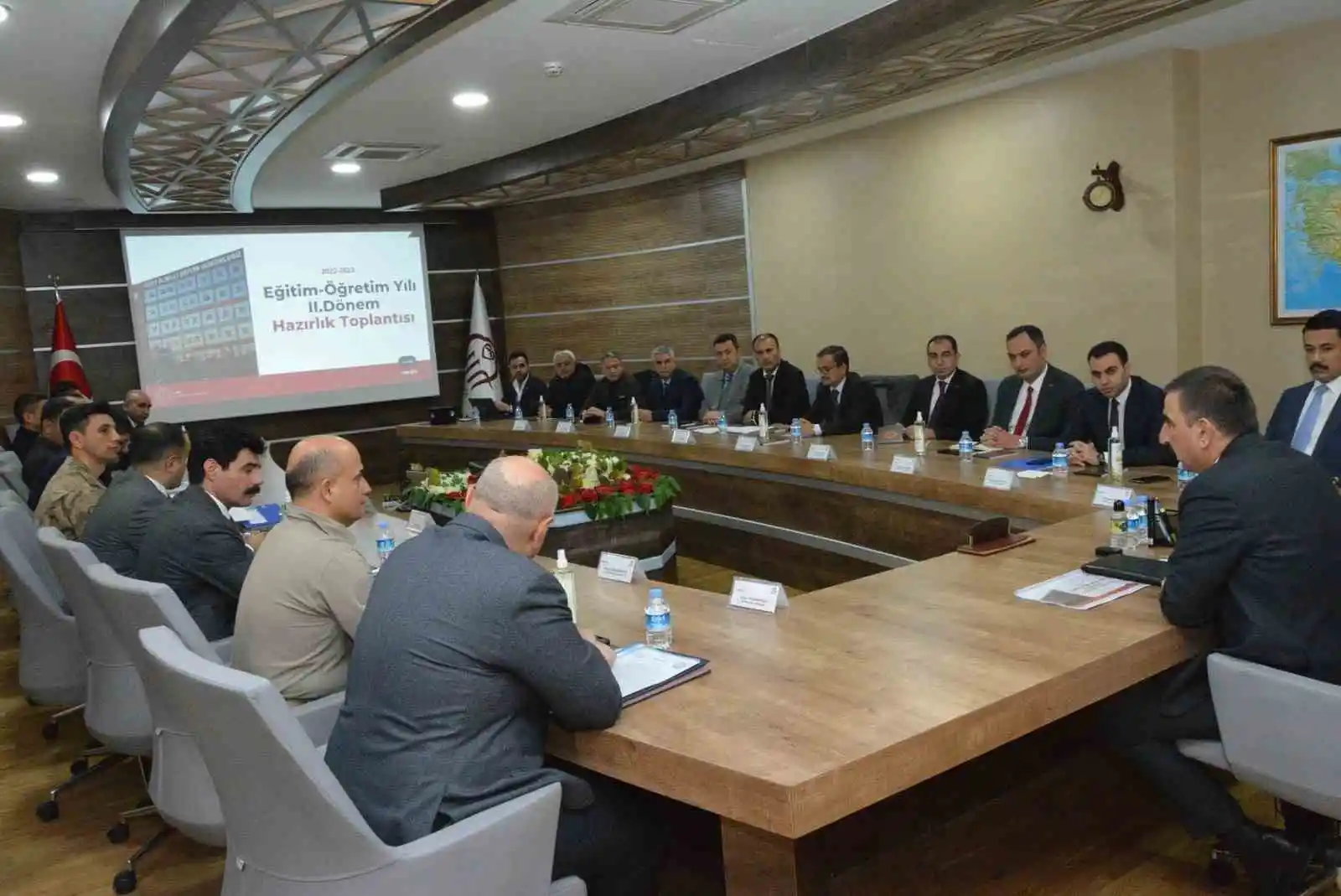 Siirt Valisi Hacıbektaşoğlu, okulların güvenliğini masaya yatırdı
