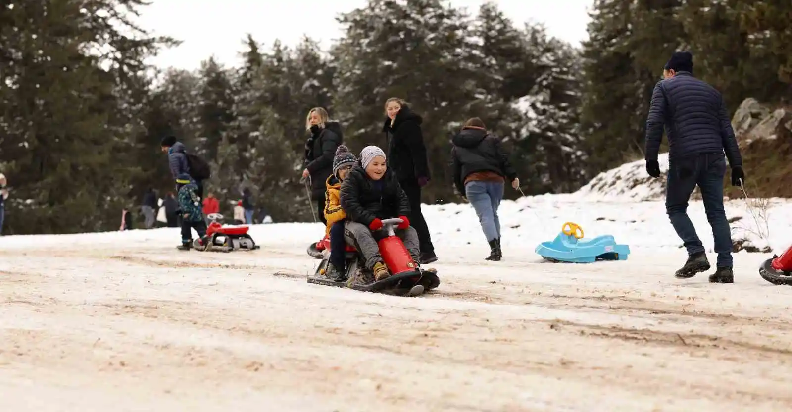 Simav Gölcük Yaylasında kızak pisti hizmete girdi