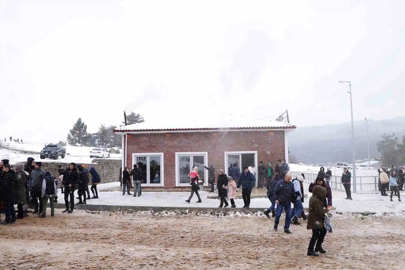 Simav Gölcük Yaylasında kızak pisti hizmete girdi