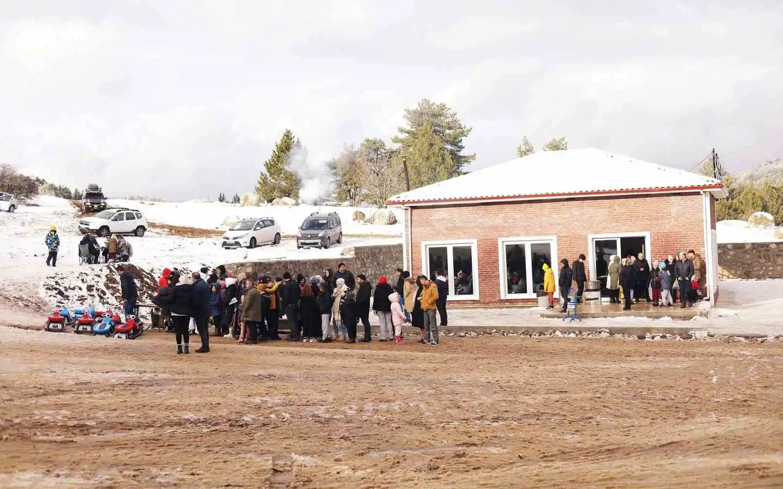 Simav Gölcük Yaylasında kızak pisti hizmete girdi