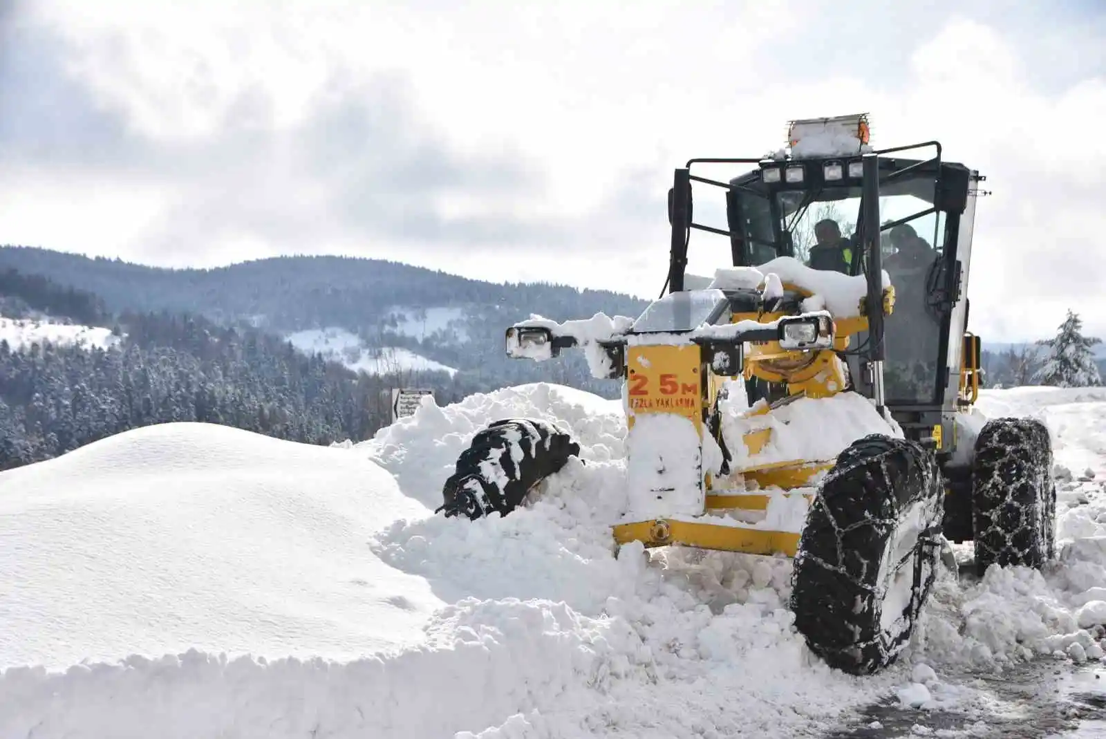 Sinop'ta kar 170 köyü ulaşıma kapattı

