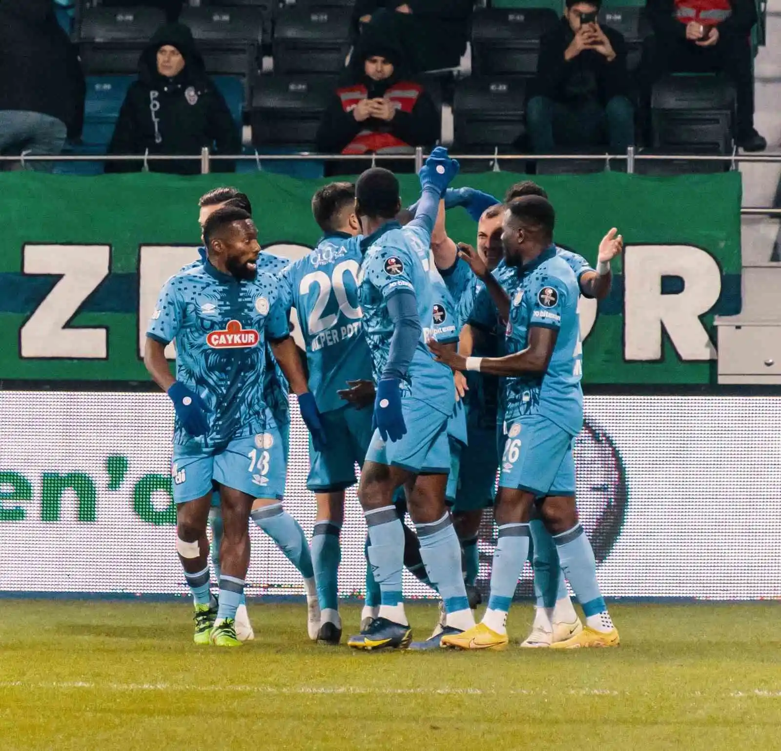 Spor Toto 1. Lig: Çaykur Rizespor: 5 - Yeni Malatyaspor: 1