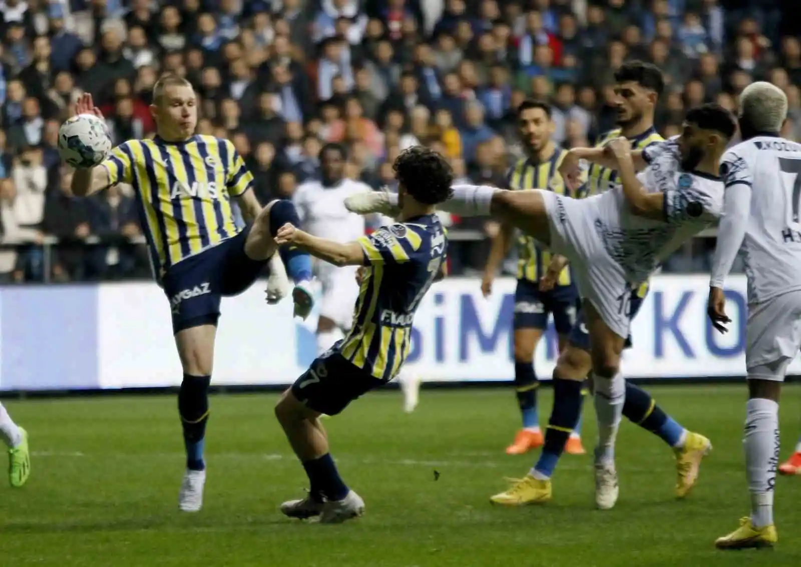 Spor Toto Süper Lig: Adana Demirspor: 0 - Fenerbahçe: 0 (Maç devam ediyor)
