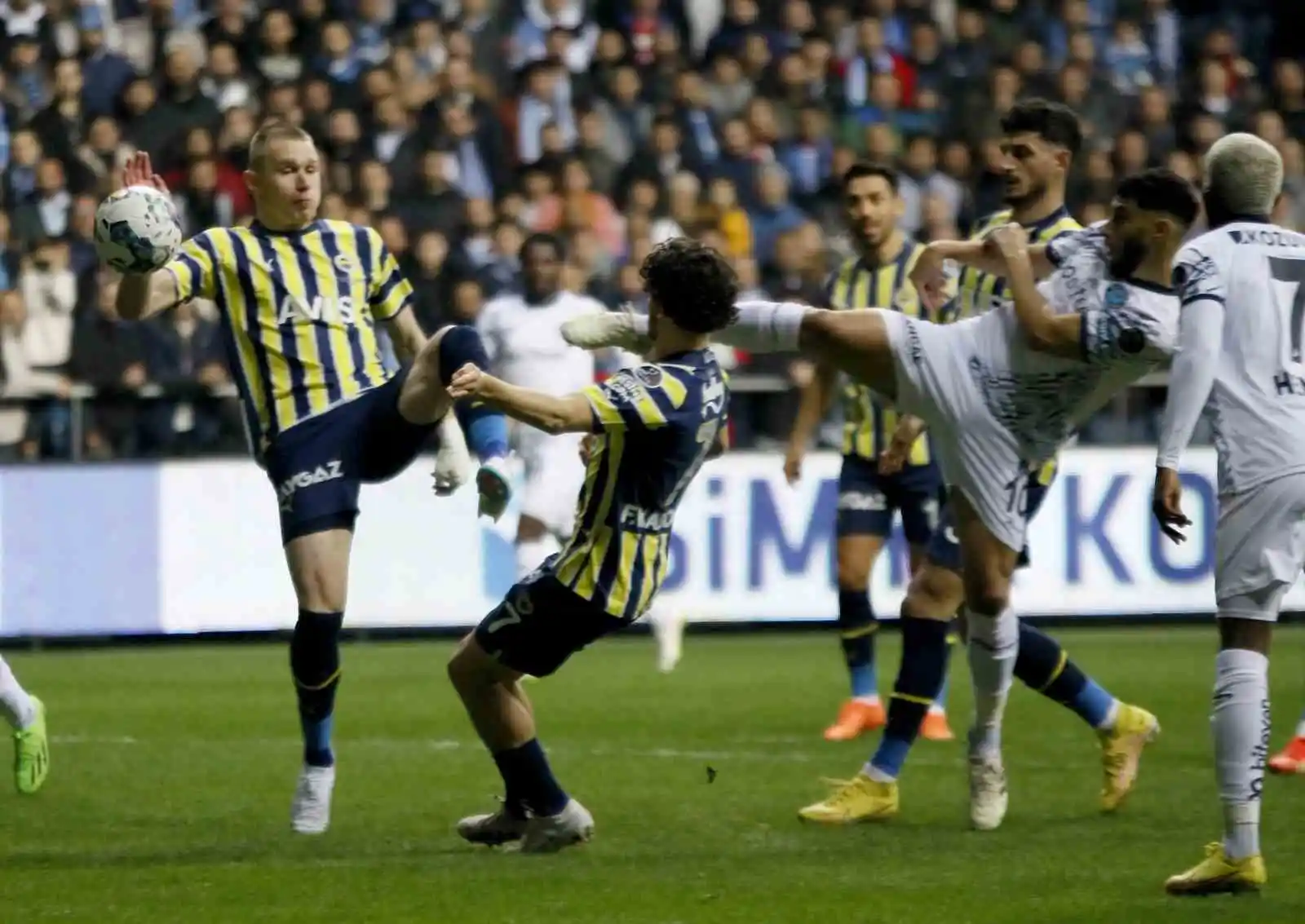 Spor Toto Süper Lig: Adana Demirspor: 0 - Fenerbahçe: 0 (Maç devam ediyor)