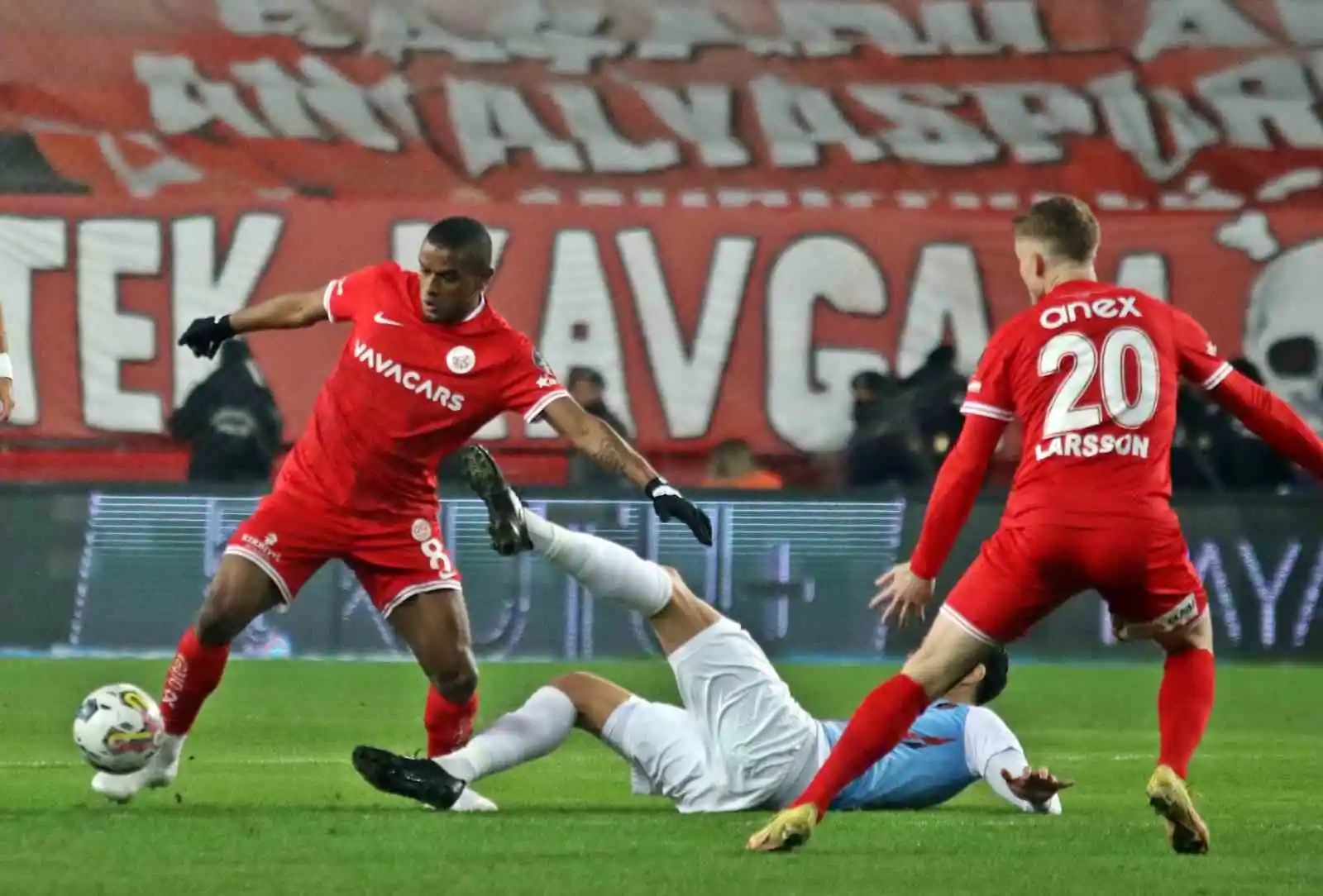 Spor Toto Süper Lig: FTA Antalyaspor: 1 - Gaziantep FK: 0 (İlk yarı)