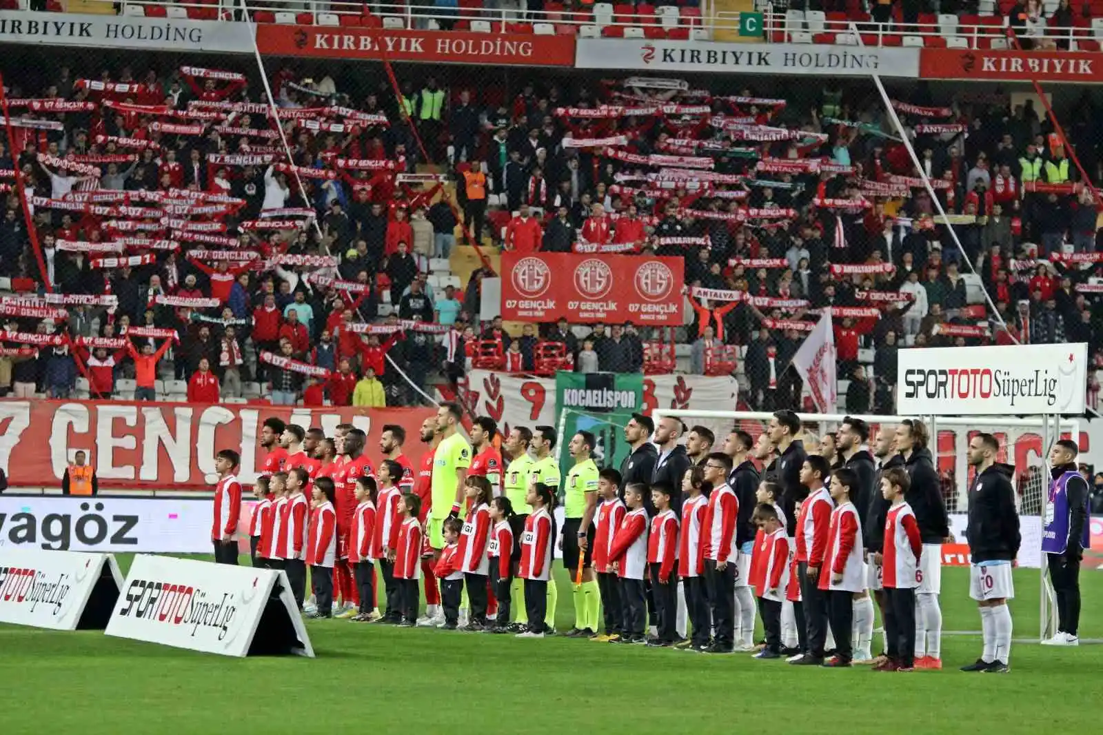 Spor Toto Süper Lig: FTA Antalyaspor: 1 - Gaziantep FK: 0 (İlk yarı)