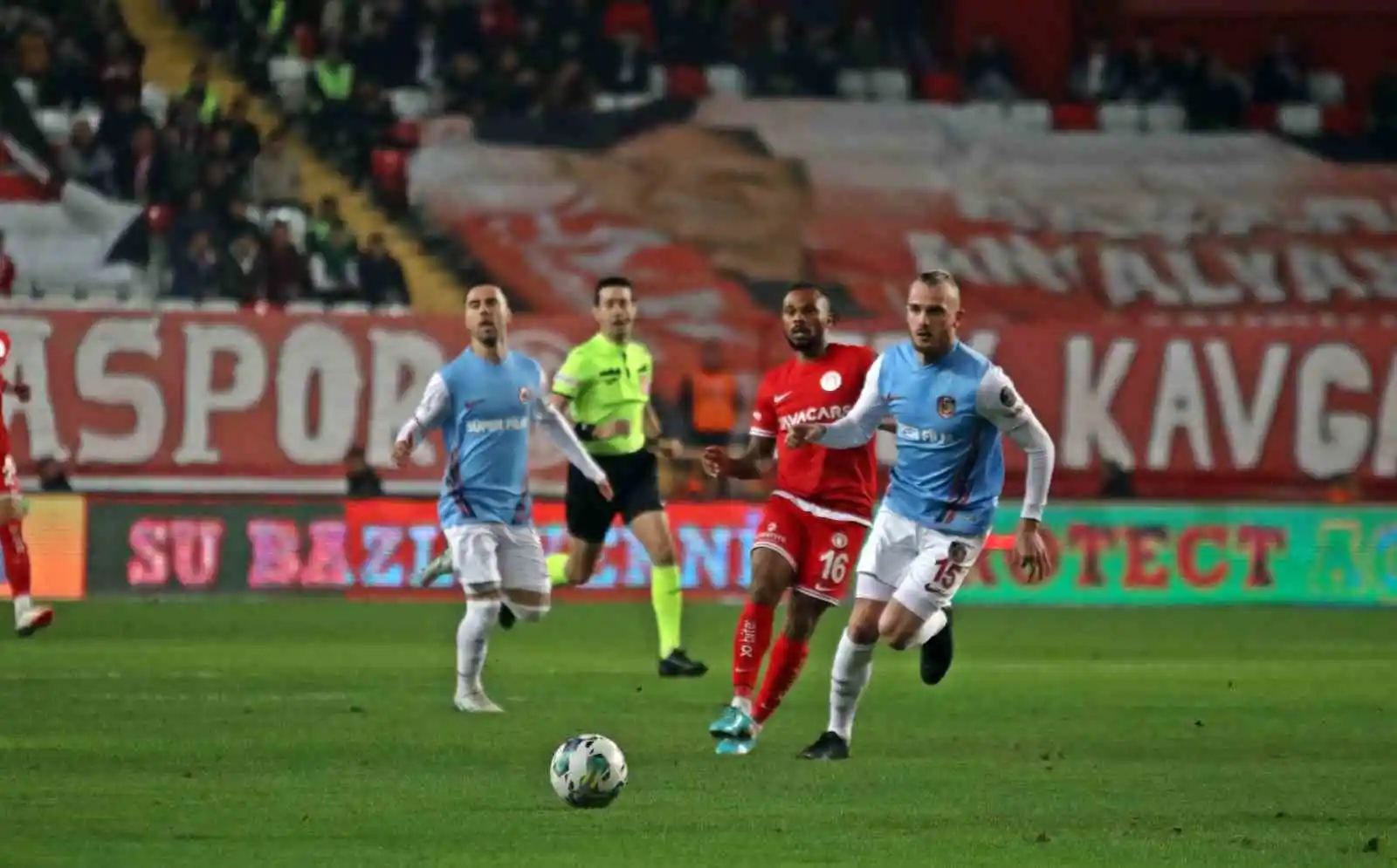Spor Toto Süper Lig: FTA Antalyaspor: 1 - Gaziantep FK: 0 (İlk yarı)