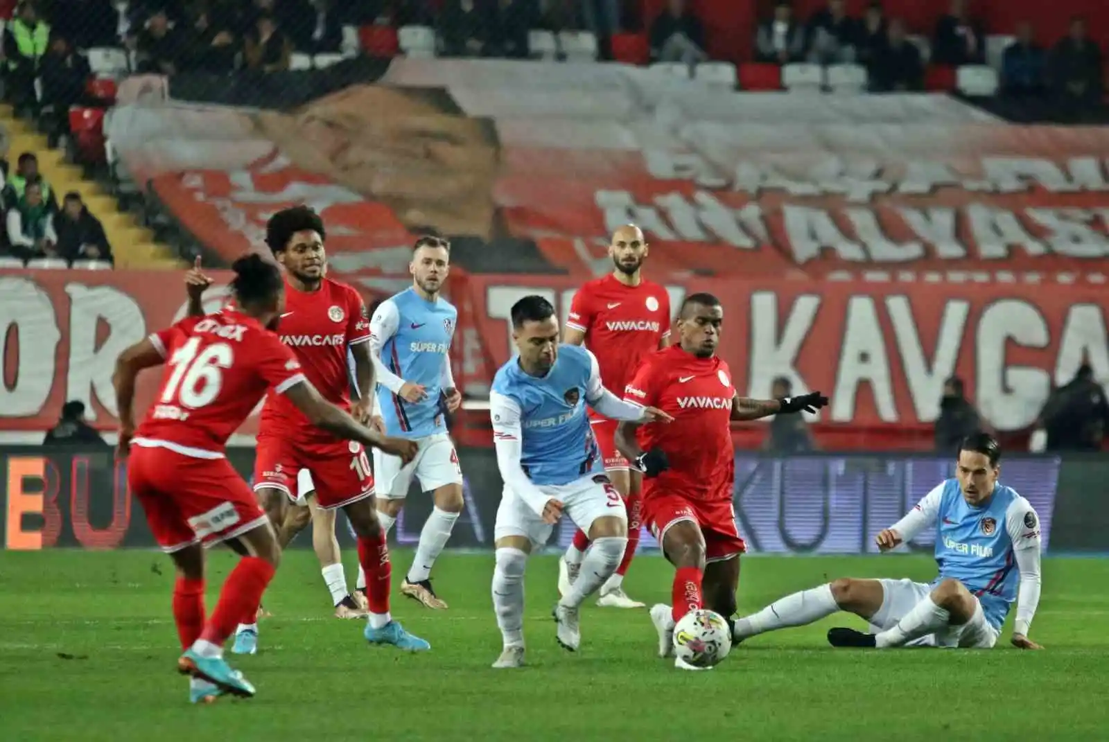 Spor Toto Süper Lig: FTA Antalyaspor: 1 - Gaziantep FK: 0 (İlk yarı)