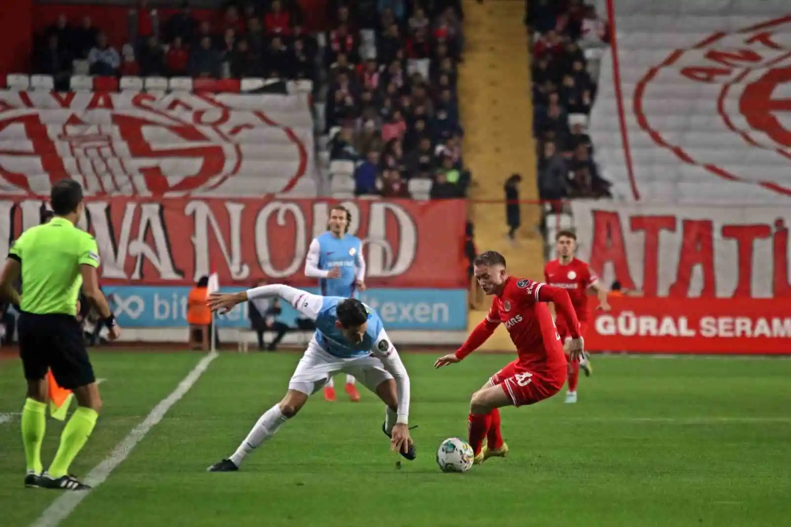Spor Toto Süper Lig: FTA Antalyaspor: 1 - Gaziantep FK: 0 (İlk yarı)