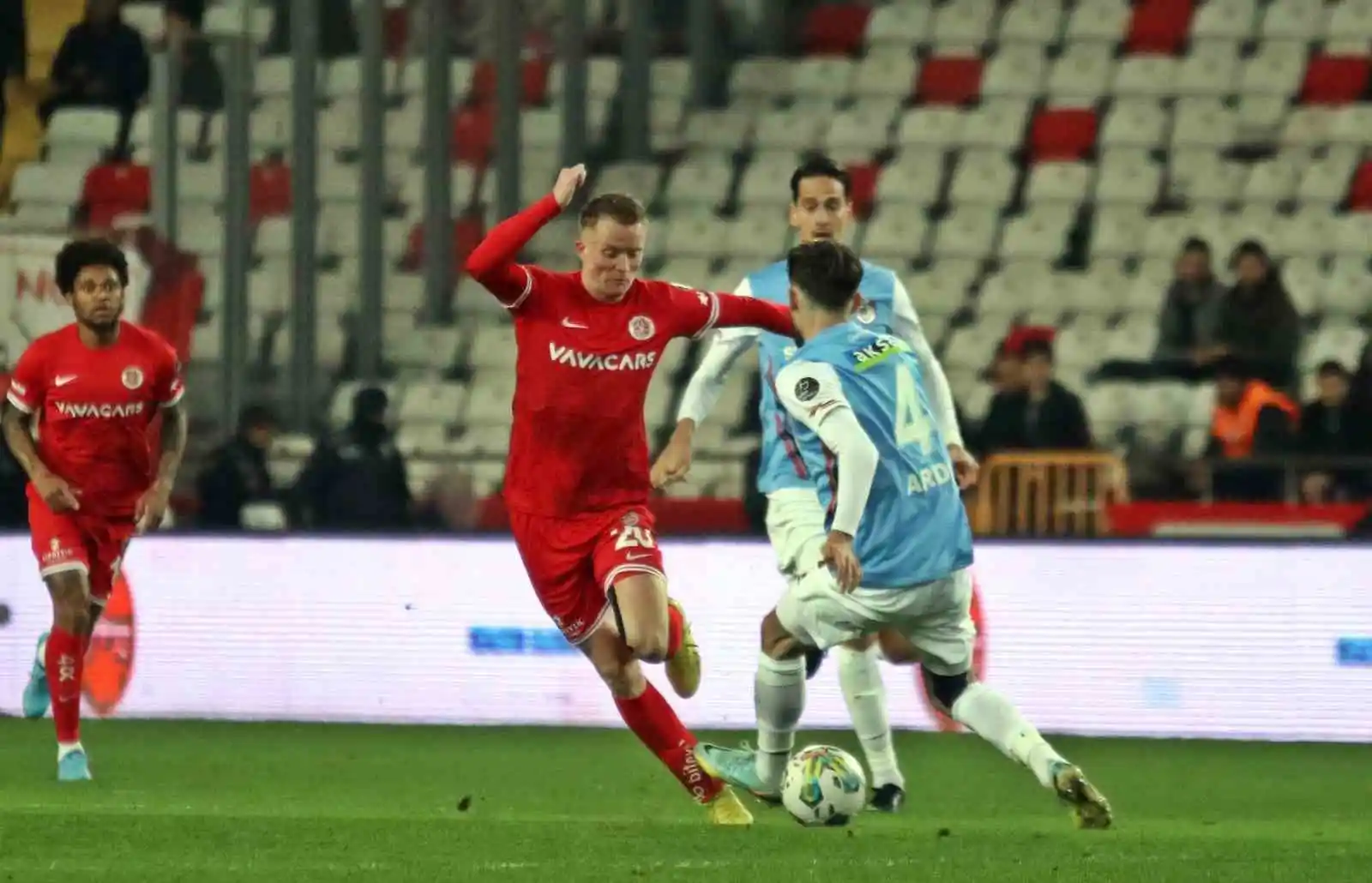 Spor Toto Süper Lig: FTA Antalyaspor: 1 - Gaziantep FK: 0 (İlk yarı)