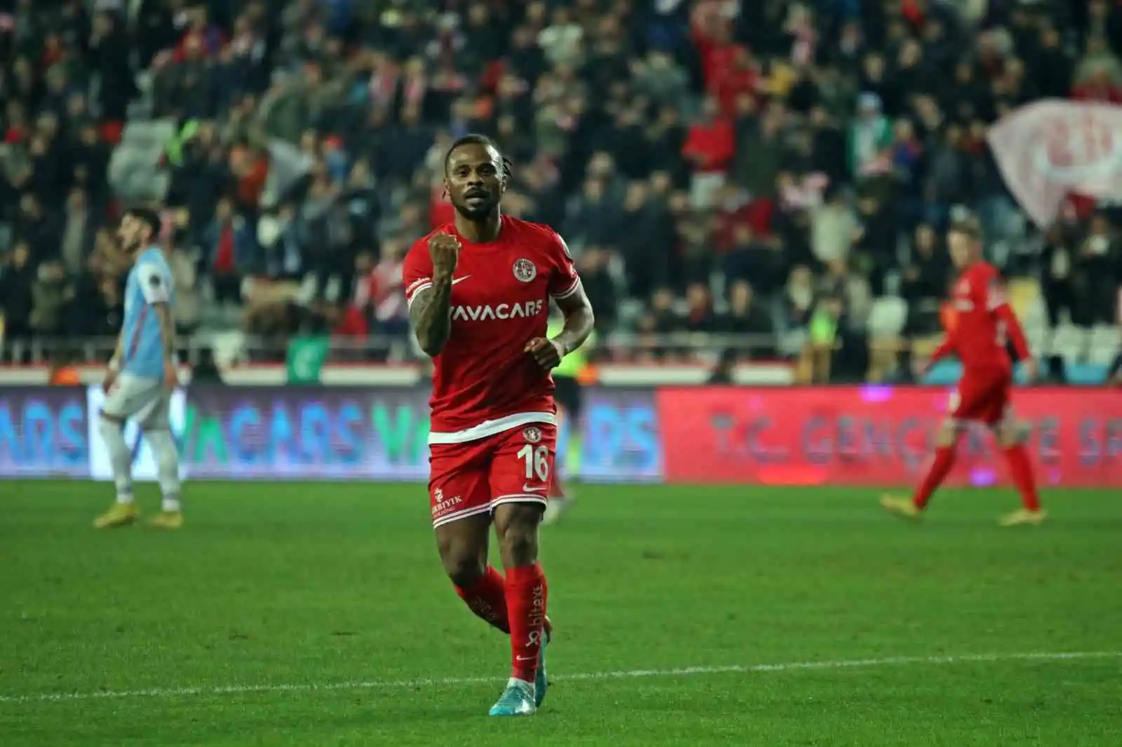 Spor Toto Süper Lig: FTA Antalyaspor: 1 - Gaziantep FK: 0 (İlk yarı)