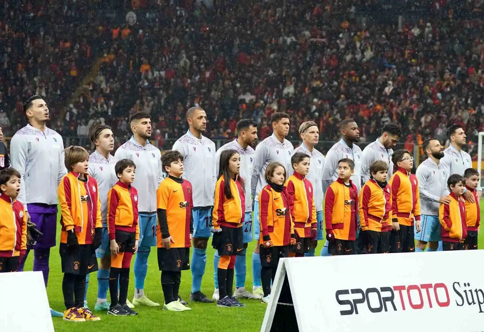 Spor Toto Süper Lig: Galatasaray: 1 - Trabzonspor: 1 (Maç devam ediyor)
