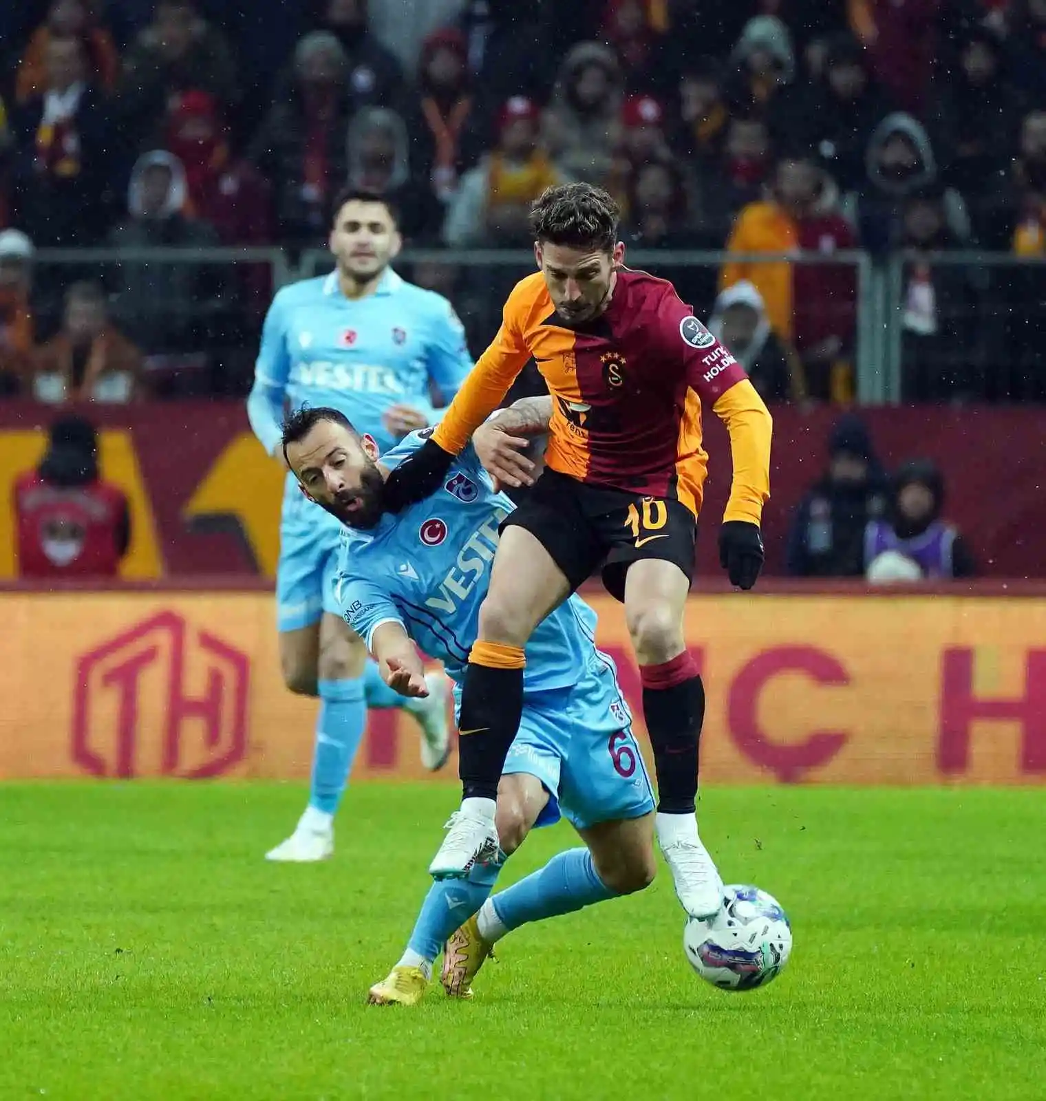 Spor Toto Süper Lig: Galatasaray: 1 - Trabzonspor: 1 (Maç devam ediyor)
