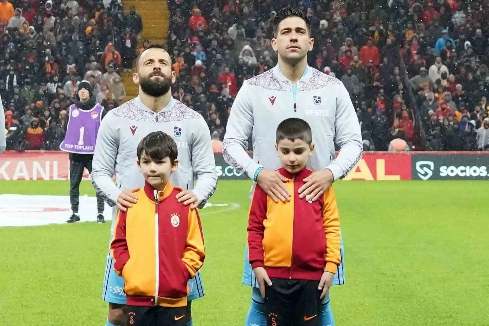 Spor Toto Süper Lig: Galatasaray: 1 - Trabzonspor: 1 (Maç devam ediyor)
