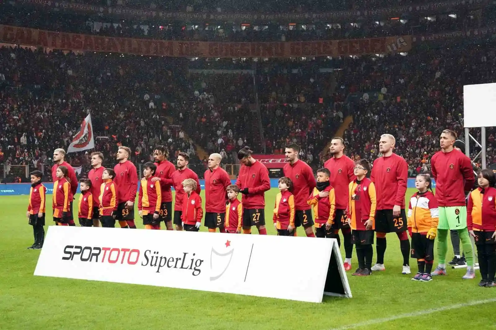 Spor Toto Süper Lig: Galatasaray: 1 - Trabzonspor: 1 (Maç devam ediyor)
