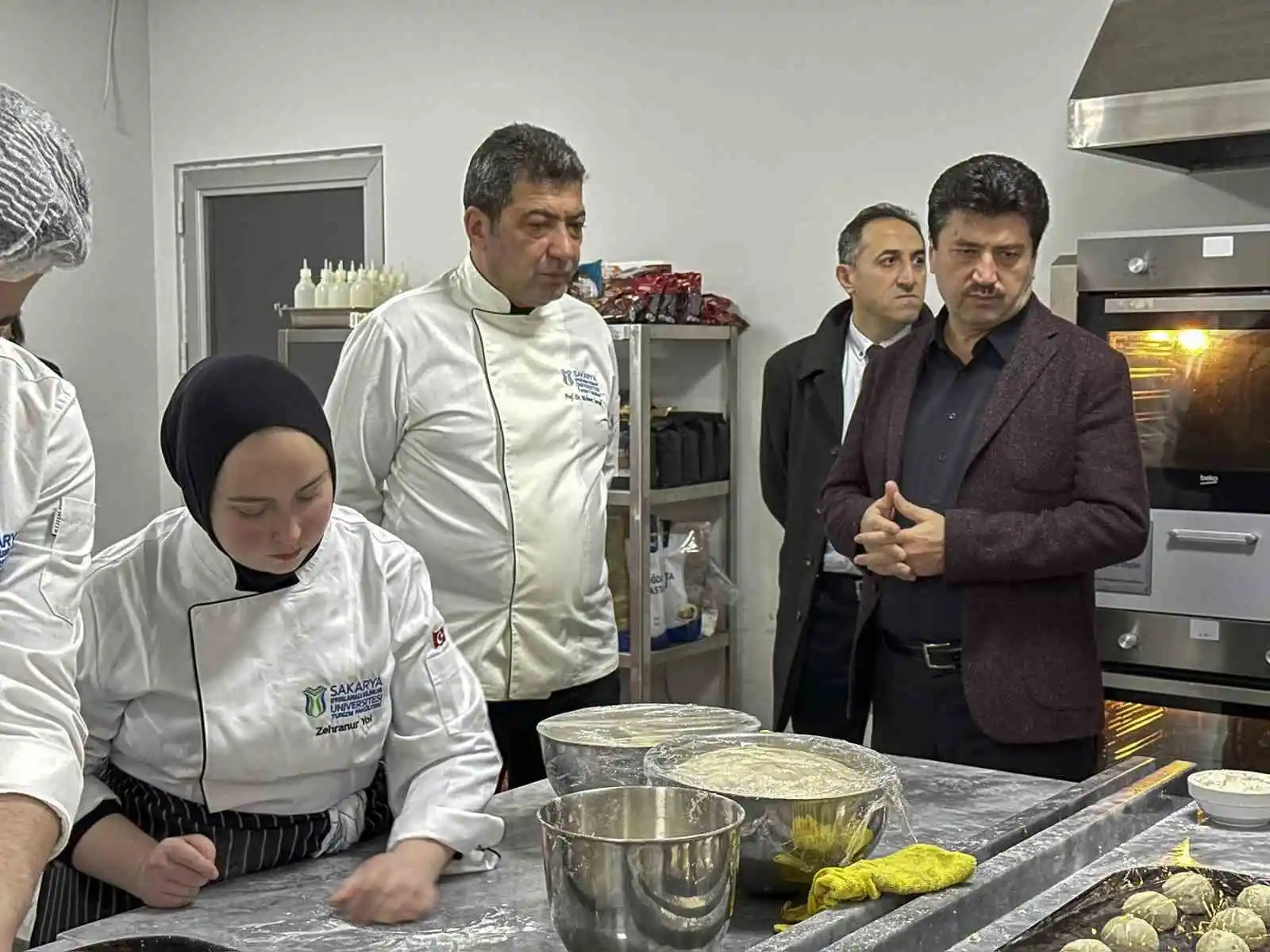 SUBÜ depremzedeler için ekmek üretimine başladı