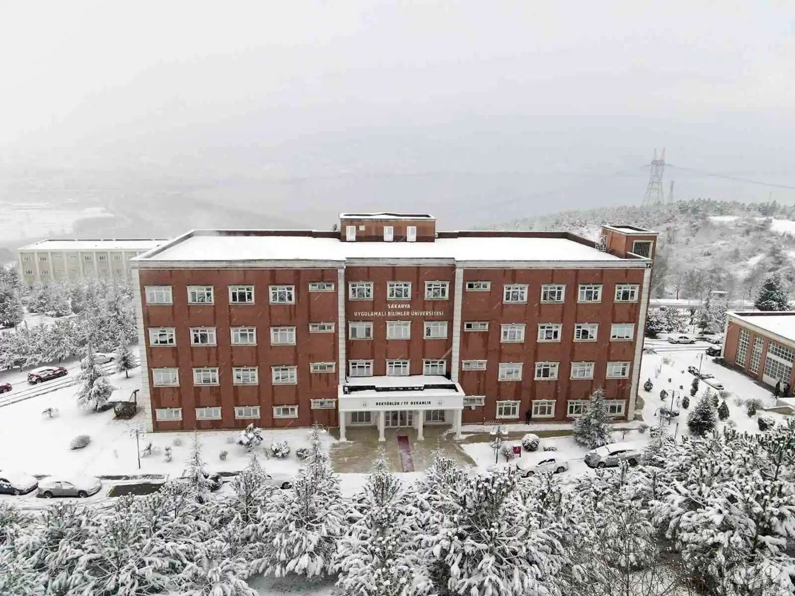 SUBÜ Senatosu depremzede öğrenciler için toplandı