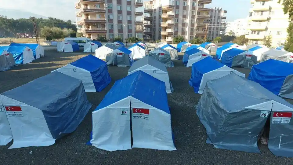 Sungurlu Belediyesi İskenderun’da çadır kent kurdu
