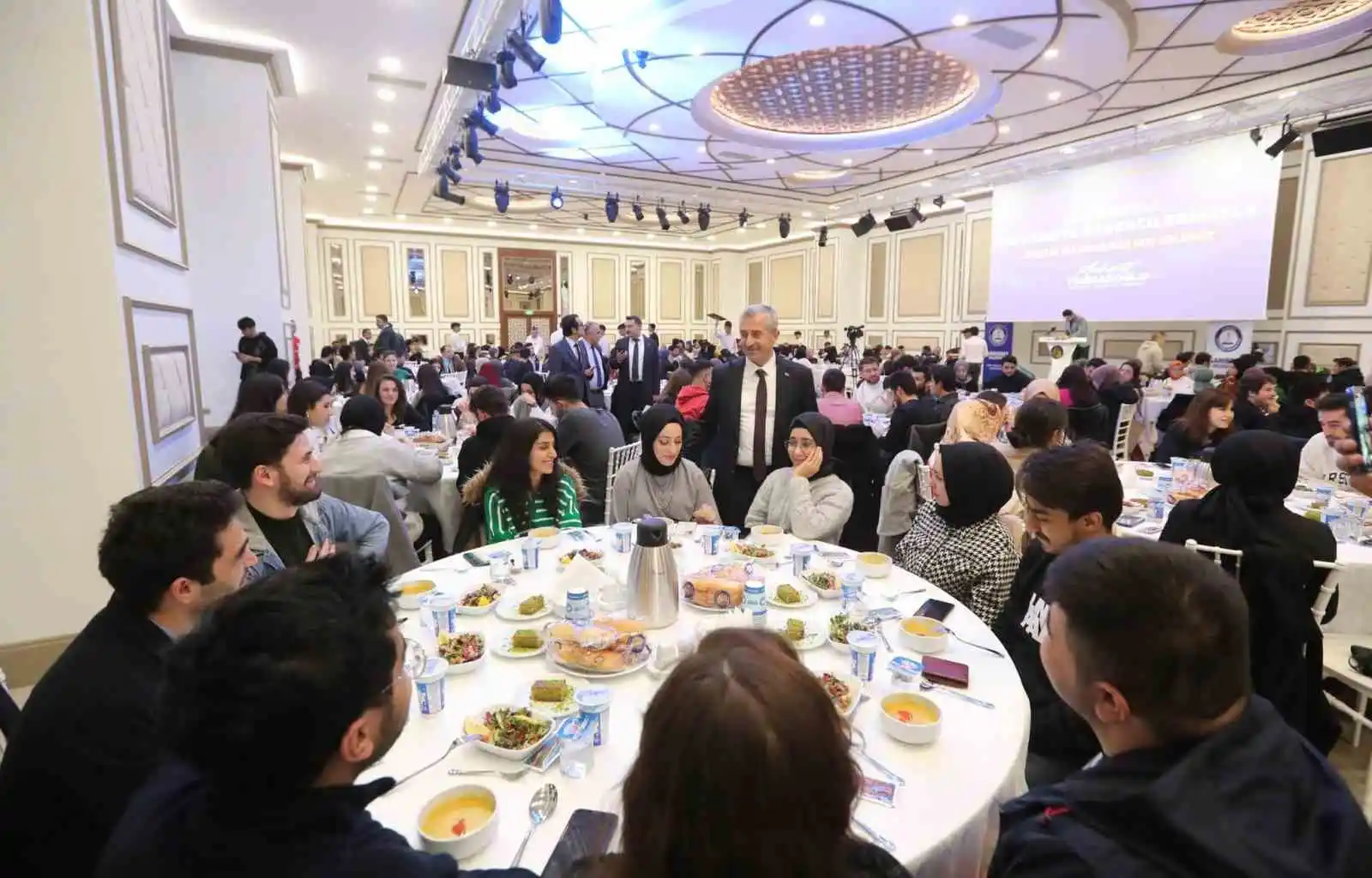 Tahmazoğlu Şahinbeyli üniversite öğrencilerini ağırladı