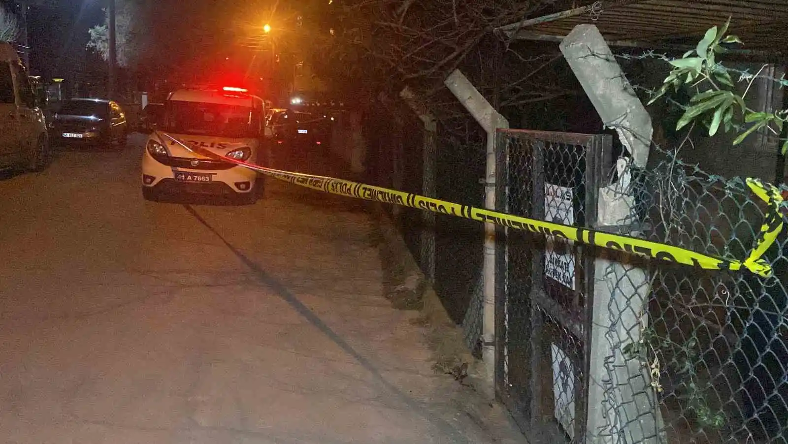 Tartıştığı şahsı sokak ortasında silahla vurup kaçtı