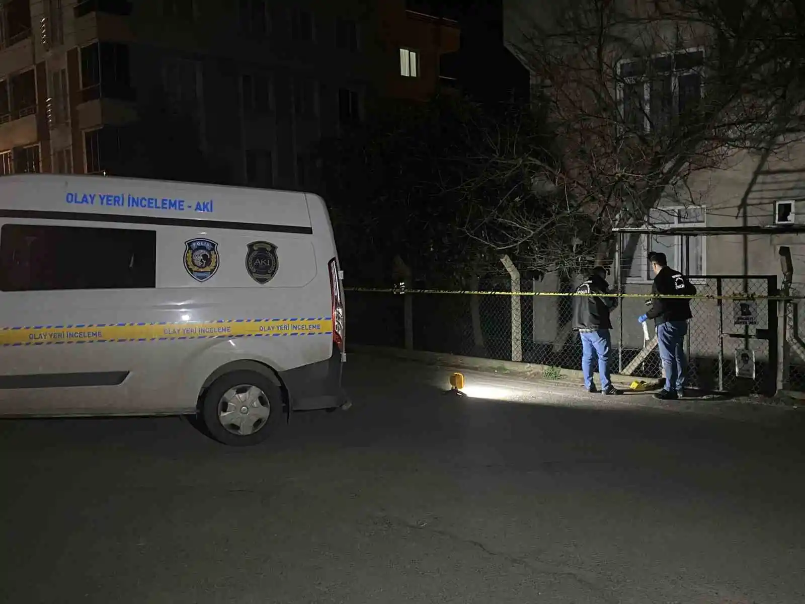 Tartıştığı şahsı sokak ortasında silahla vurup kaçtı