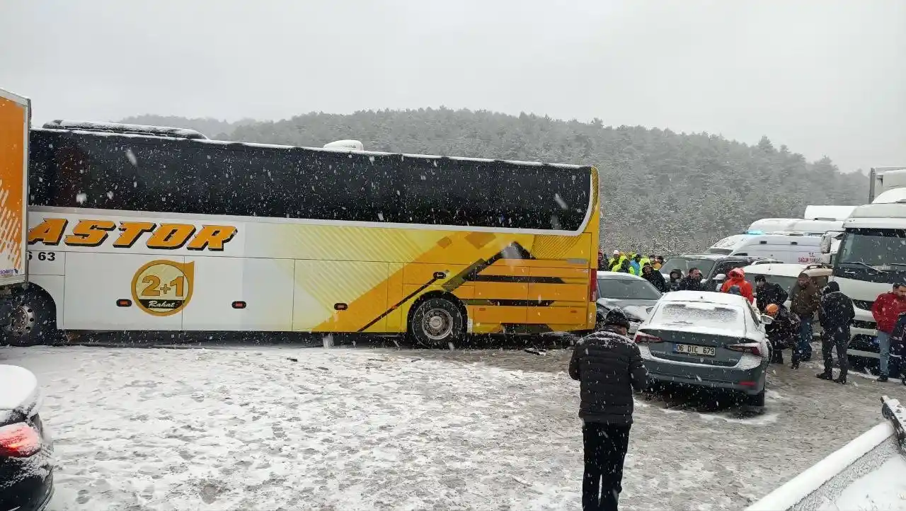 TEM Otoyolu Bolu geçişinde zincirleme kaza: 5 yaralı
