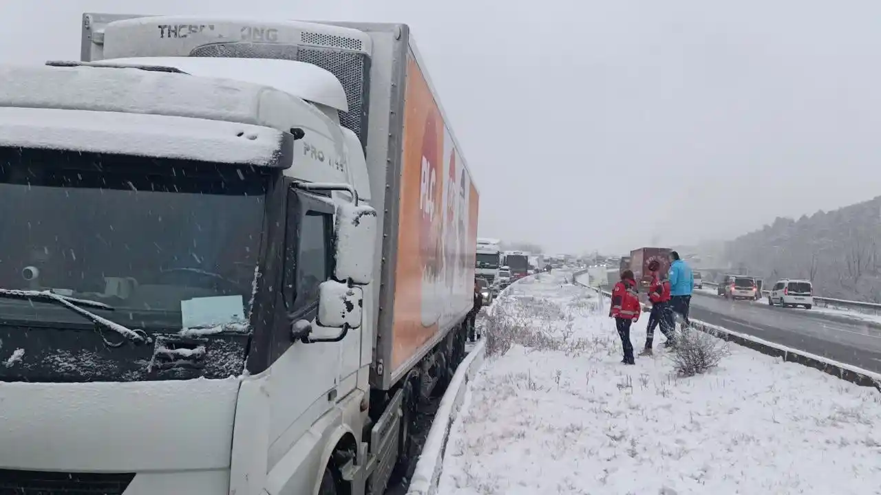 TEM Otoyolu Bolu geçişinde zincirleme kaza: 5 yaralı