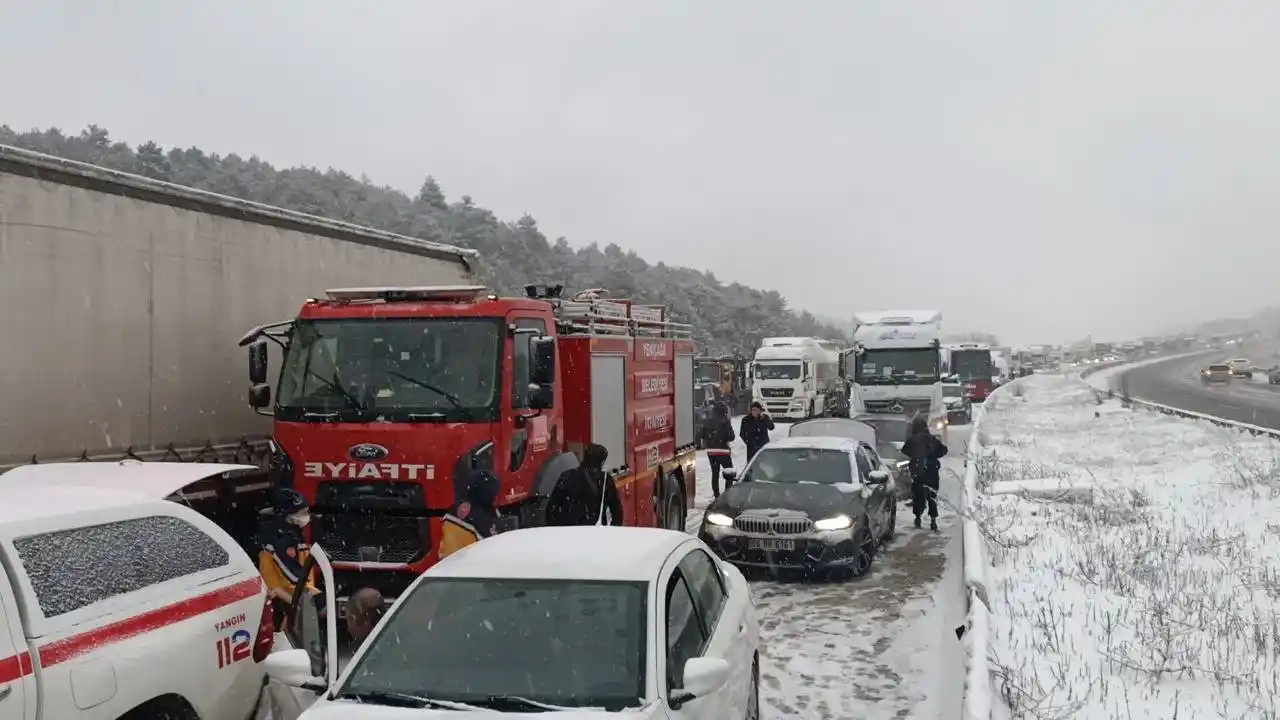 TEM Otoyolu Bolu geçişinde zincirleme kaza: 5 yaralı