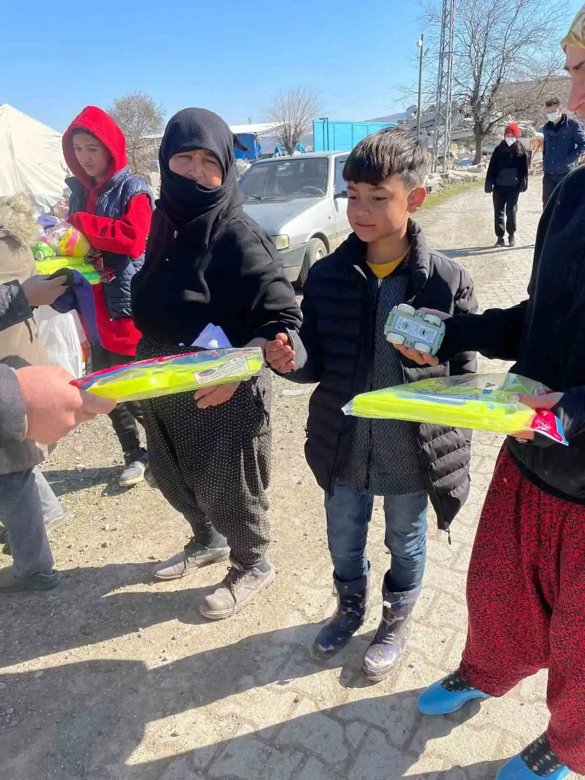 Tepebaşı ekipleri köylerdeki ihtiyaçları gideriyor