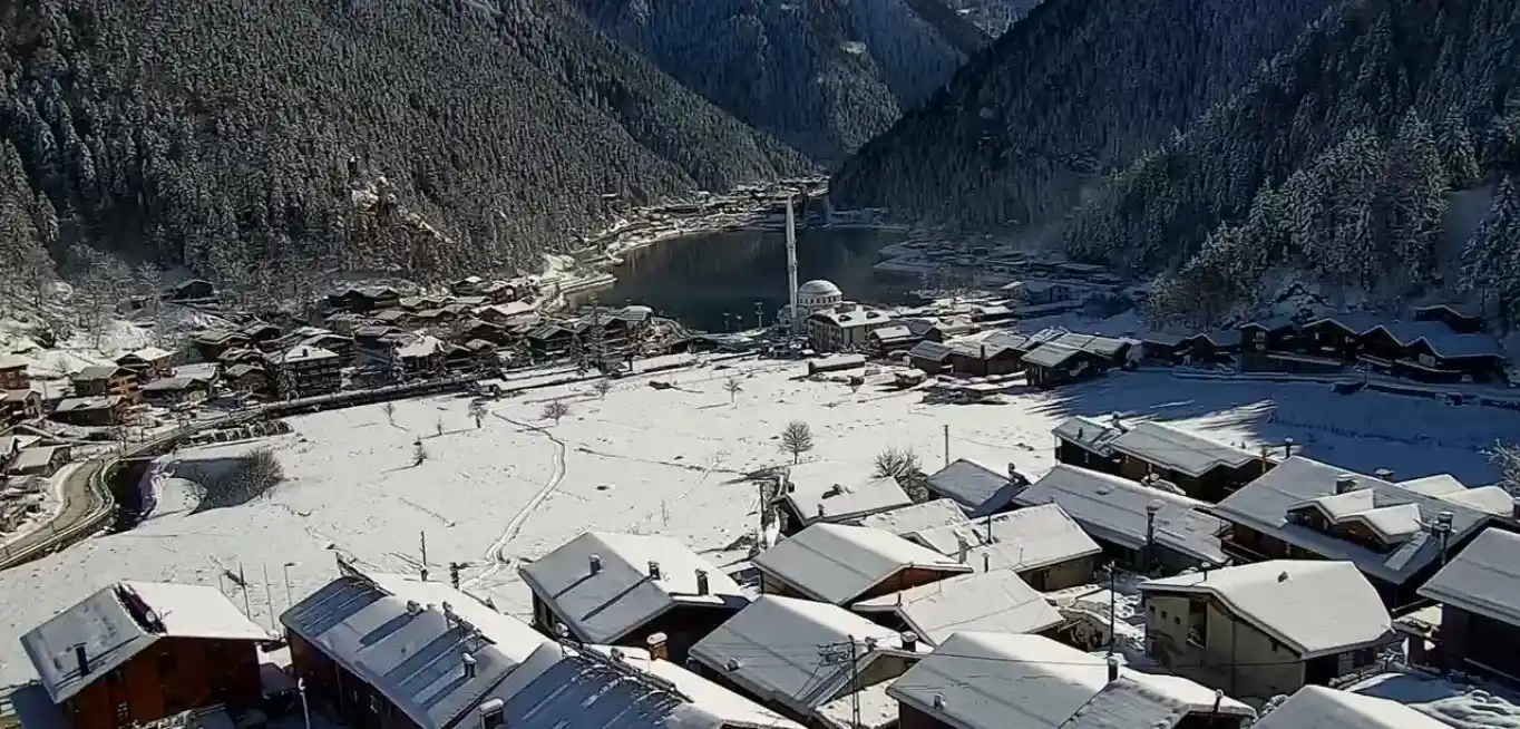 Trabzon'da kar: 24 mahalle yolunda karla mücadele sürüyor
