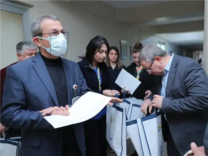 Trakya Üniversitesi Hastanesi, depremzedelerin yaralarını sarıyor
