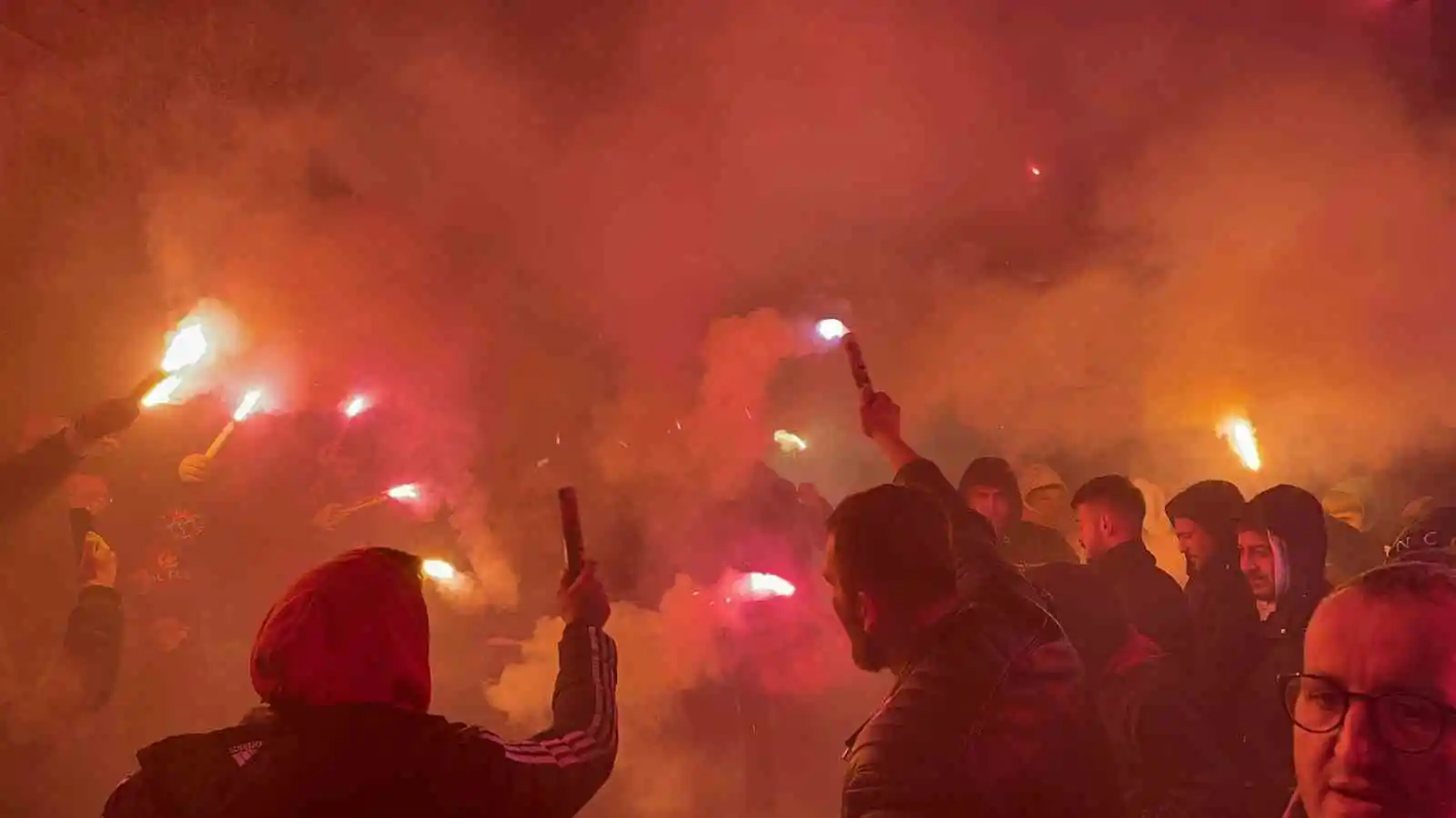 Transfer yasağını kaldıran Eskişehirspor tesisleri bayram yeri oldu
