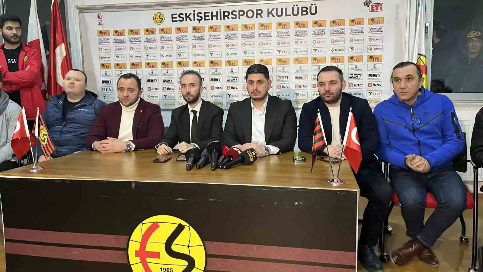 Transfer yasağını kaldıran Eskişehirspor tesisleri bayram yeri oldu
