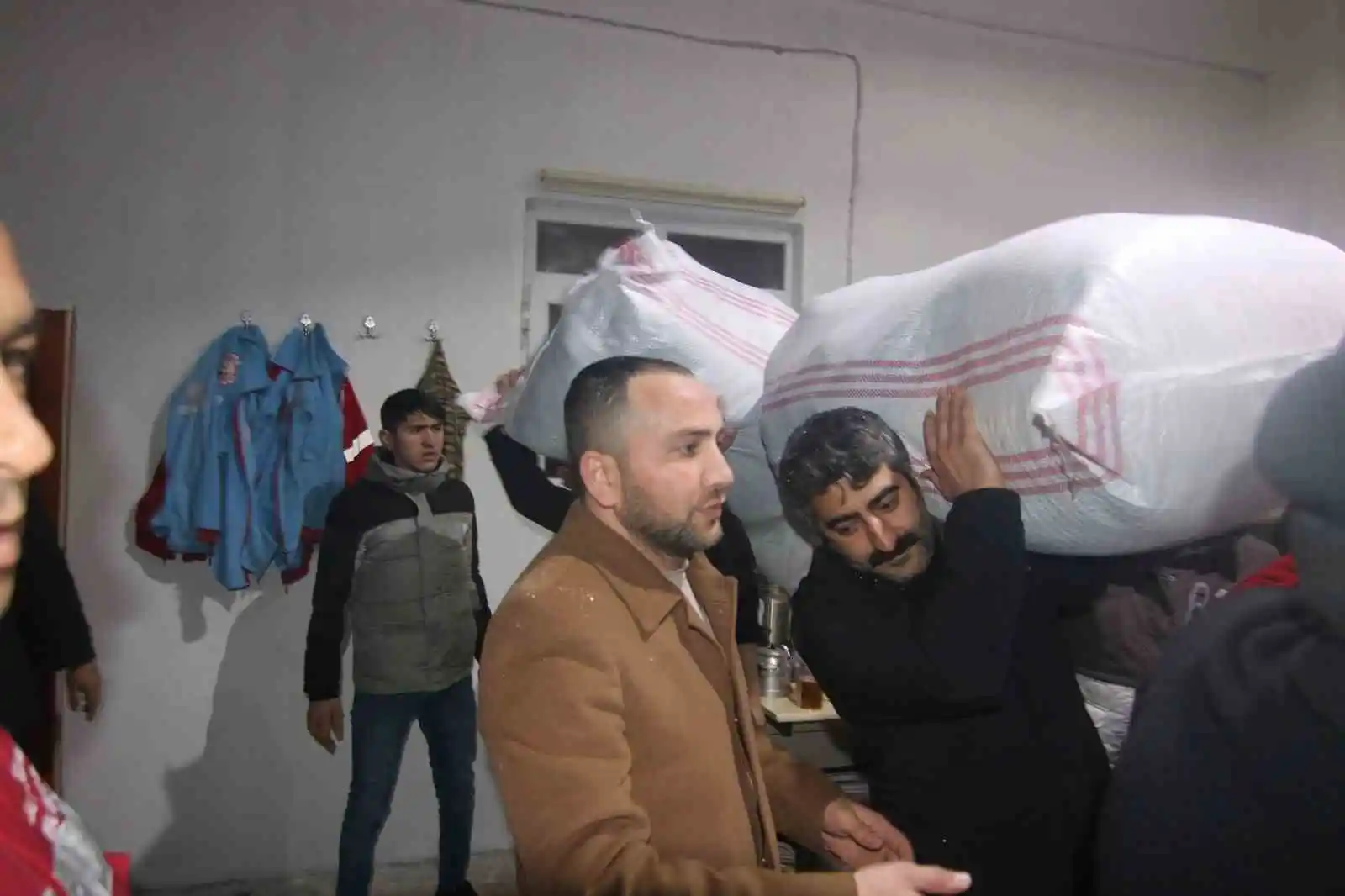 Tutak'tan toplanan yardımlar yola çıktı