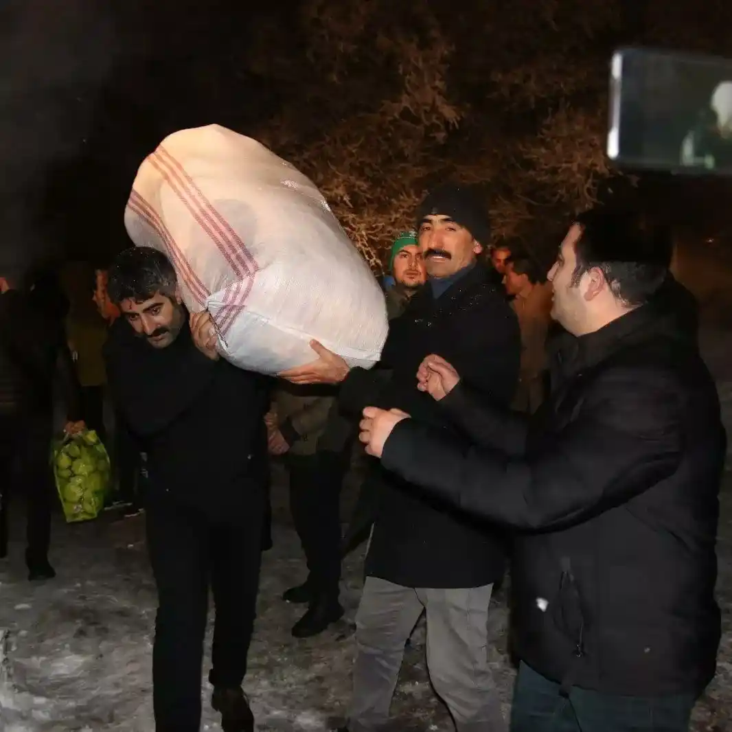 Tutak’tan toplanan yardımlar yola çıktı
