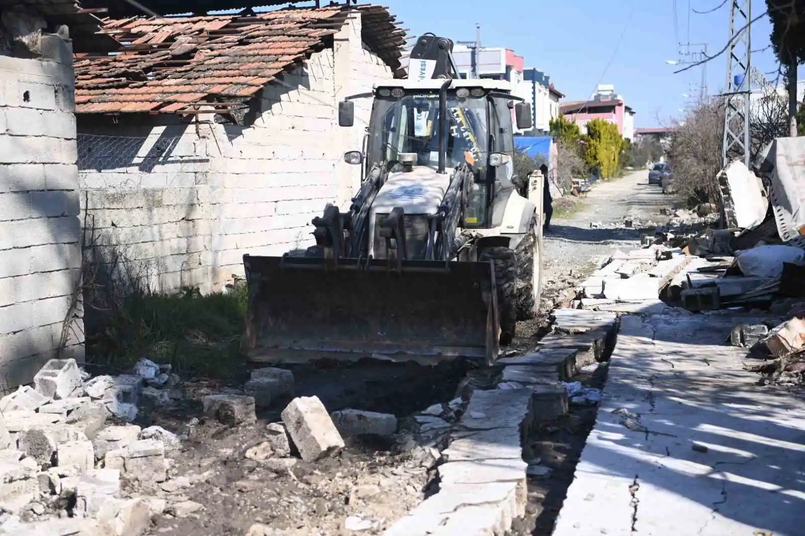 Tuzla Belediyesi'nden kırsal kesimlerdeki evlere su desteği
