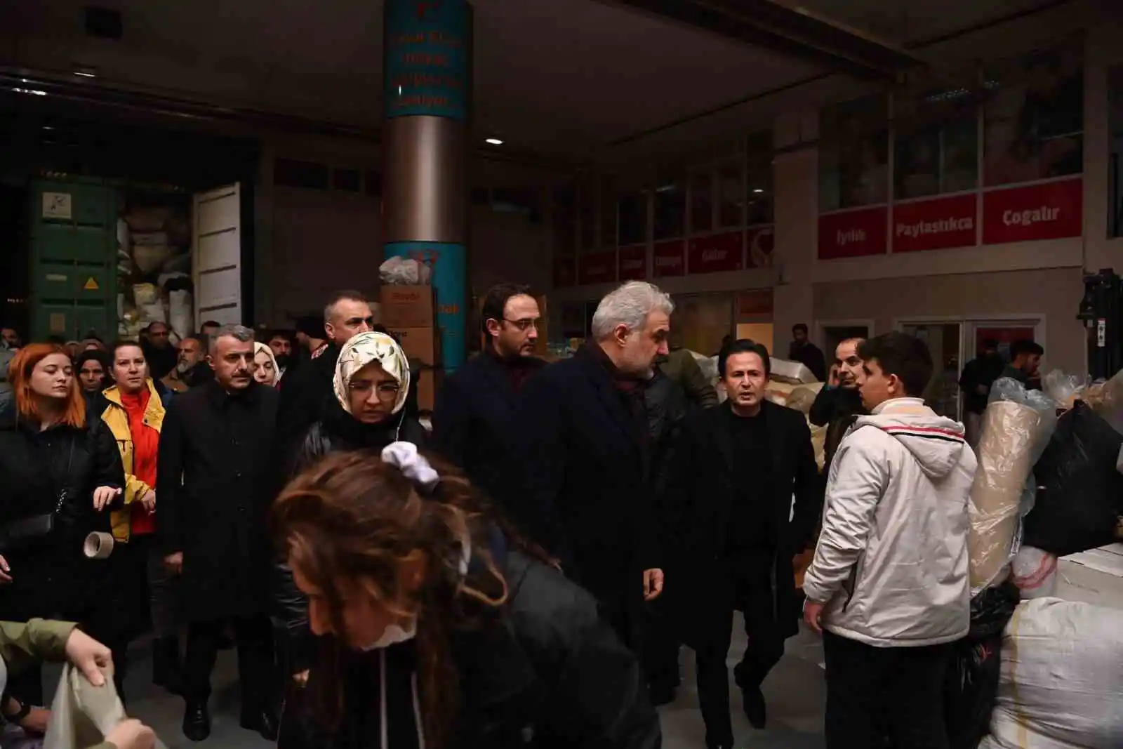 Tuzla deprem bölgelerine yardım ulaşması için tek yürek oldu